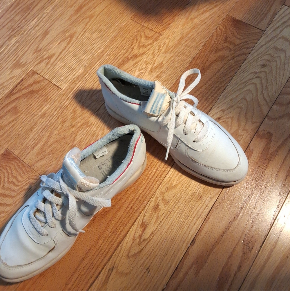 Classic White Leather Golf Shoes.